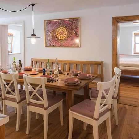 Gehobenes Ambiente in historischer Wohnung Walting Exterior foto