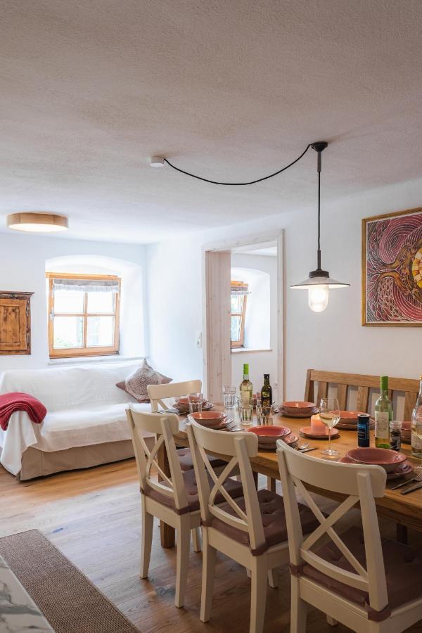 Gehobenes Ambiente in historischer Wohnung Walting Exterior foto
