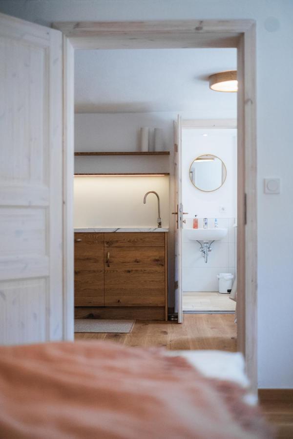 Gehobenes Ambiente in historischer Wohnung Walting Exterior foto