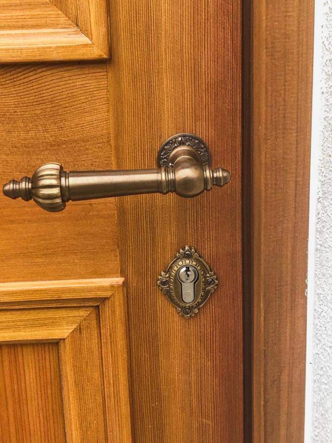Gehobenes Ambiente in historischer Wohnung Walting Exterior foto