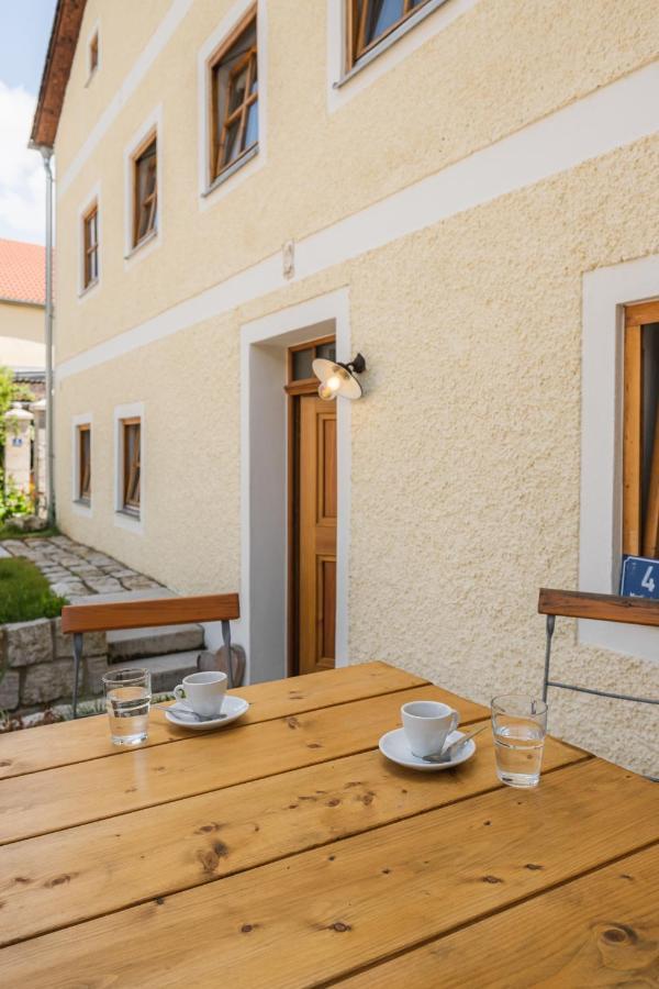 Gehobenes Ambiente in historischer Wohnung Walting Exterior foto
