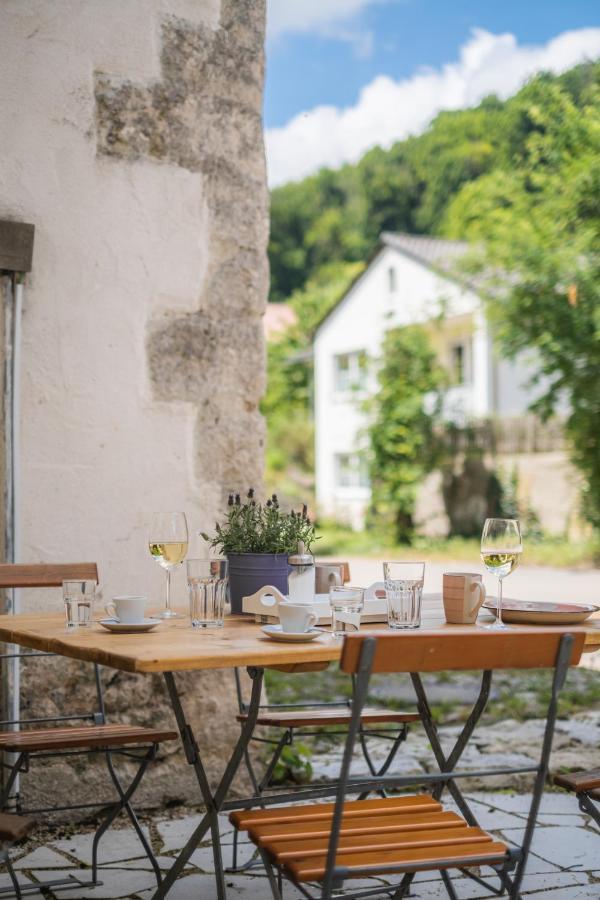 Gehobenes Ambiente in historischer Wohnung Walting Exterior foto