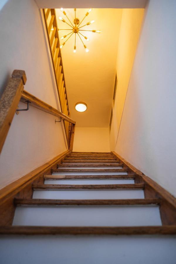 Gehobenes Ambiente in historischer Wohnung Walting Exterior foto