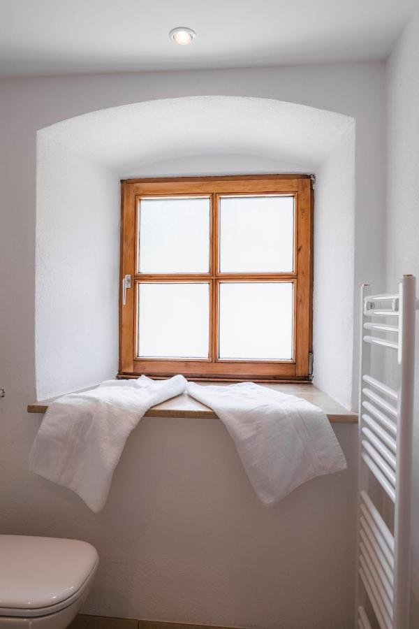 Gehobenes Ambiente in historischer Wohnung Walting Exterior foto