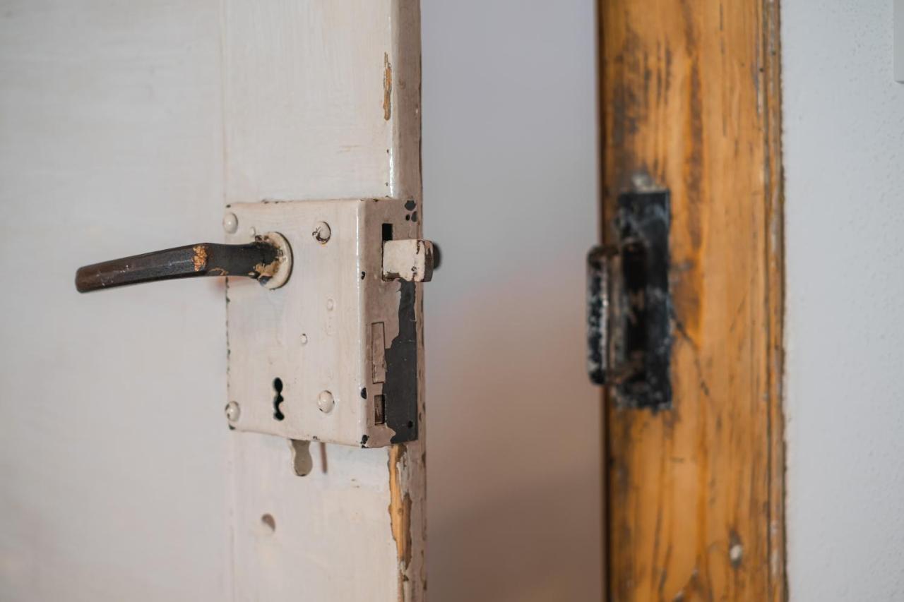 Gehobenes Ambiente in historischer Wohnung Walting Exterior foto
